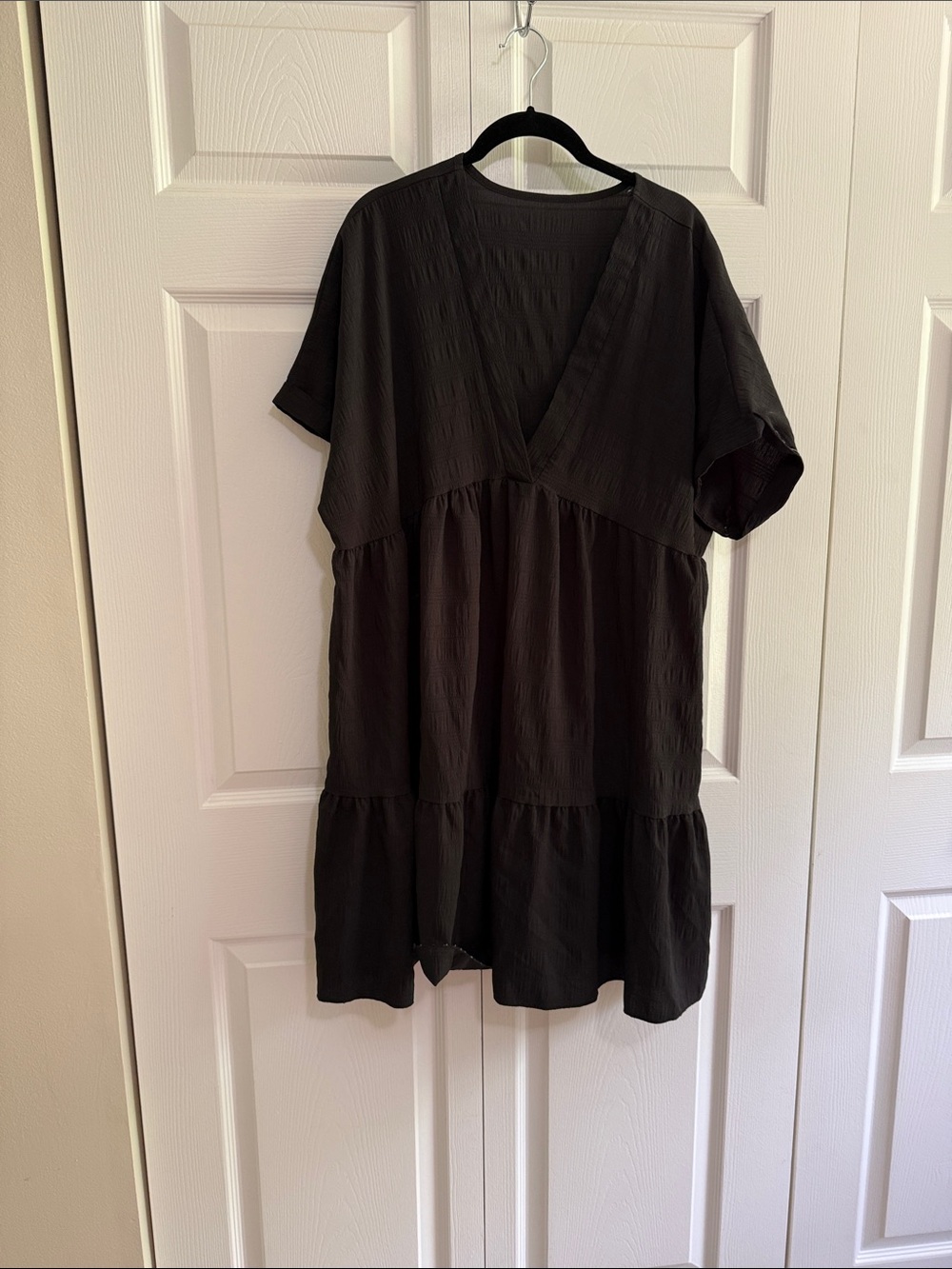 Women's Black V-Neck Tiered Tunic Top
